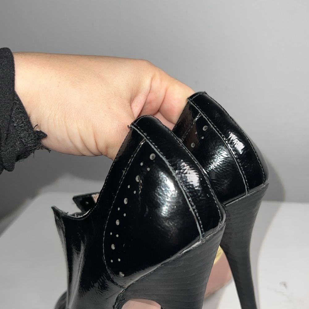 BETSEY JOHNSON DERRBY BLACK PATENT LEATHER 5" HEELS - Picture 12 of 12